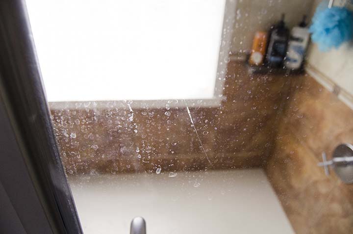 Cleaning shower glass doesn't need to be painful! Apply