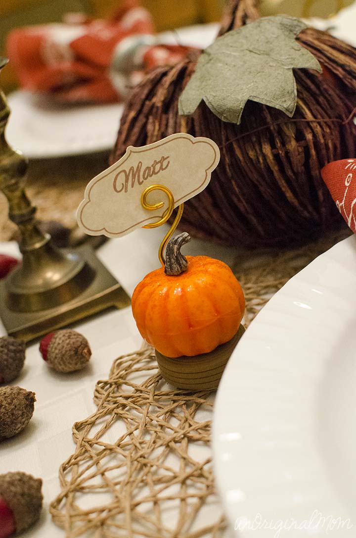 Thanksgiving Place Card Holders and Place Cards using Silhouette Sketch Pens  | unOriginalMom.com