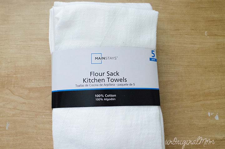 Buy cheap flour sack towels from Walmart to stencil for inexpensive housewarming, bridal shower, or hostess gifts!