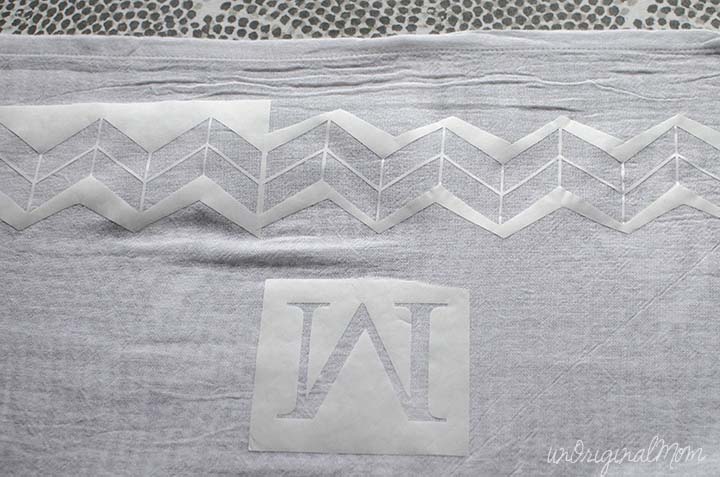 Easy monogrammed tea towels using freezer paper stenciling.  Great ideas for housewarming, bridal shower, or hostess gifts!