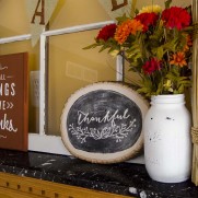 “Thankful” Wood Slice Decor – How to Hand Letter Chalkboard