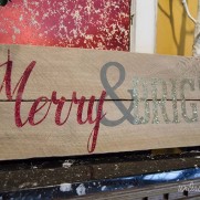 “Merry and Bright” Glitter Pallet Sign