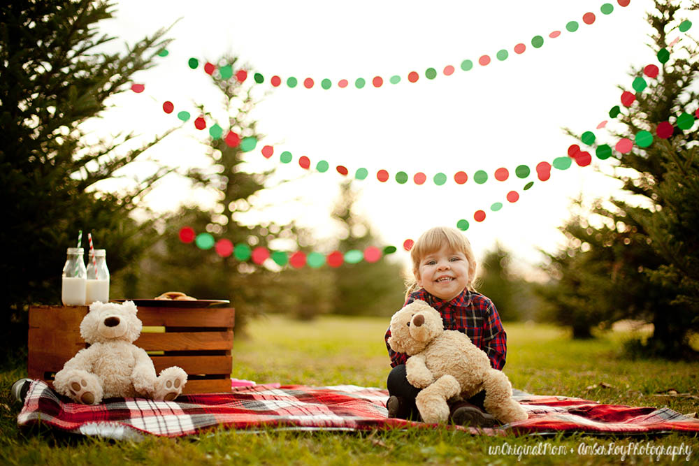 Family Christmas Photos simply styled at a tree farm - perfect for a Christmas card!