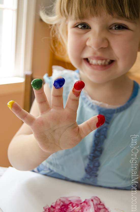 Make a Quick Bib for Your Kid With Press'n Seal Plastic Wrap