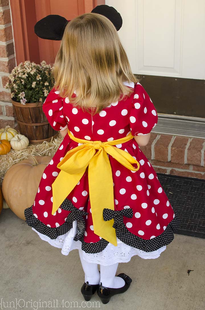 The perfect pattern to make a DIY Minnie Mouse Costume for your little girl. Great for Halloween or a trip to Disney!