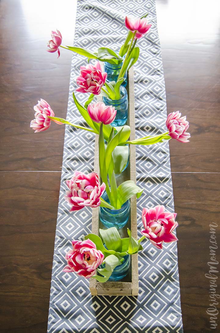 DIY Wood Pallet Box Centerpiece - with easy plans to make one yourself! Fill it with different things for each season to use year-round.