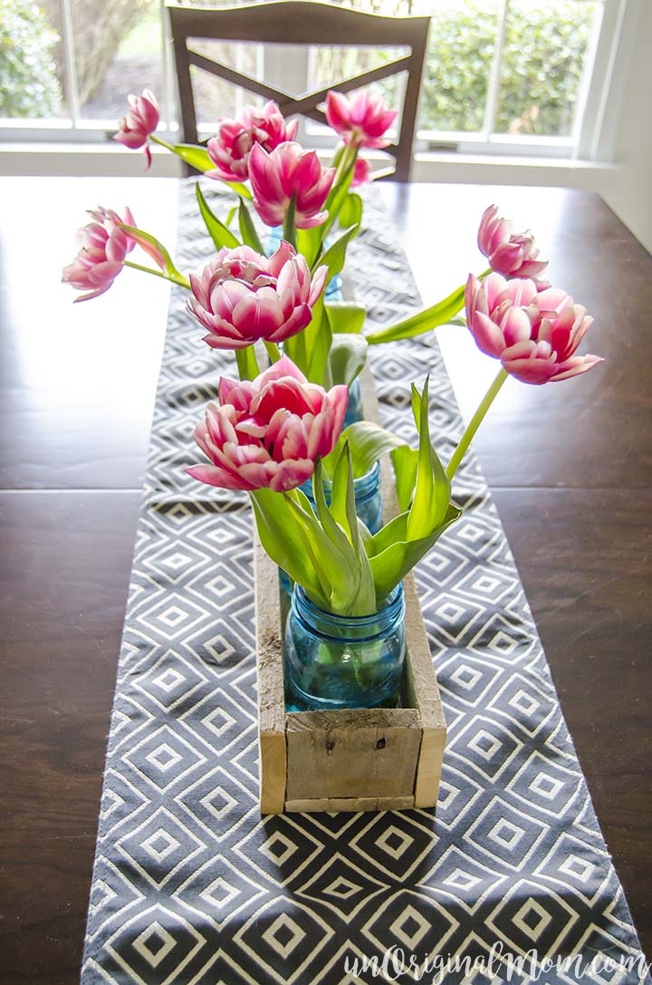 DIY Wood Pallet Box Centerpiece - with easy plans to make one yourself! Fill it with different things for each season to use year-round.