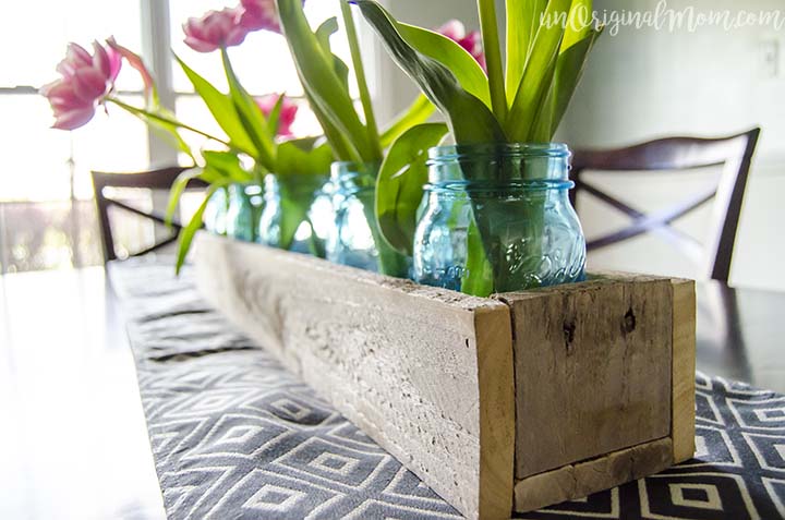 DIY Wood Pallet Box Centerpiece - with easy plans to make one yourself! Fill it with different things for each season to use year-round.