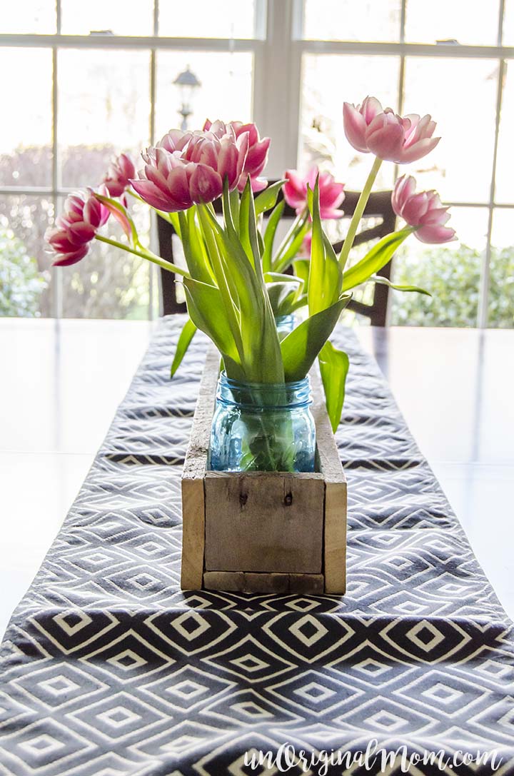 DIY Wood Pallet Box Centerpiece - with easy plans to make one yourself! Fill it with different things for each season to use year-round.