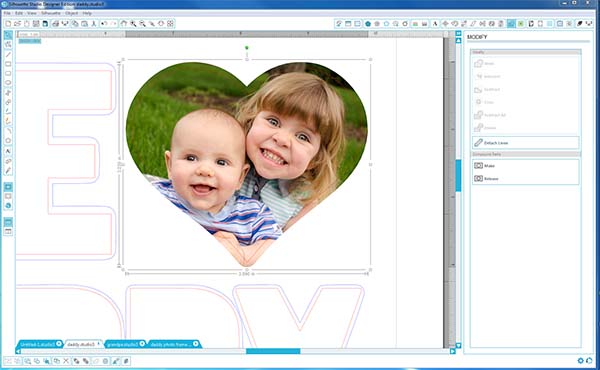 Use Silhouette Studio to create a "We <3 Daddy" photo frame - complete step-by-step tutorial and cut file!