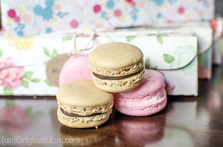 Use your Silhouette to make these adorable macaron boxes - free cut file included. What a great gift for teachers, neighbors, and friends!