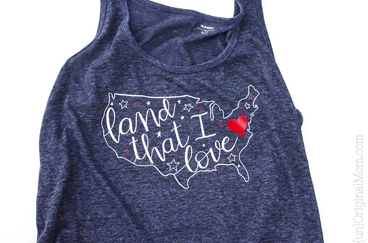 Love this "Land That I Love" hand lettered patriotic shirt - plus a free cut file to make it with your Silhouette!