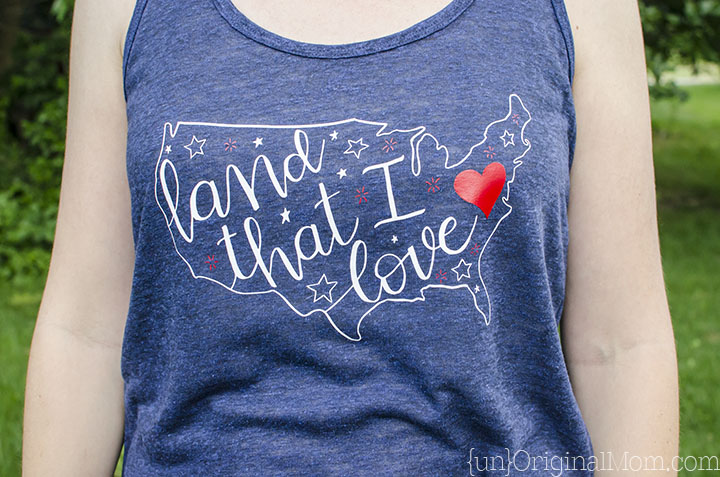 Love this "Land That I Love" hand lettered patriotic shirt - plus a free cut file to make it with your Silhouette!