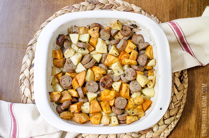 https://www.unoriginalmom.com/wp-content/uploads/2016/08/chicken-sausage-sweet-potato-apple-bake-04.jpg