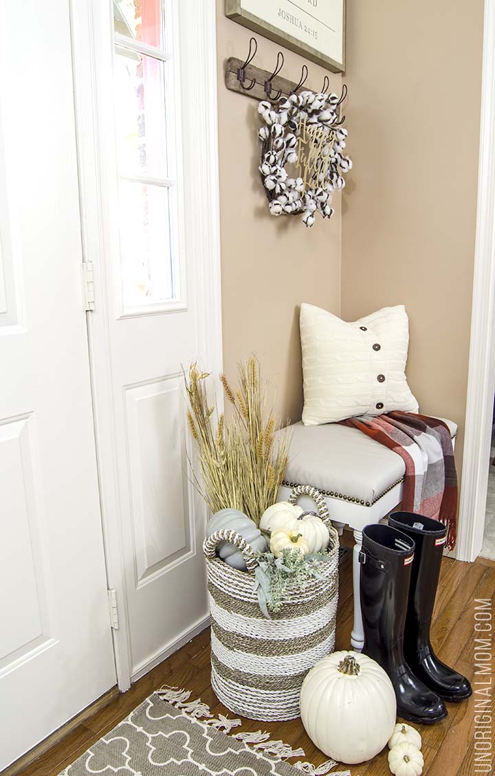 The perfect little foyer nook, decorated for fall! Love all the little touches.