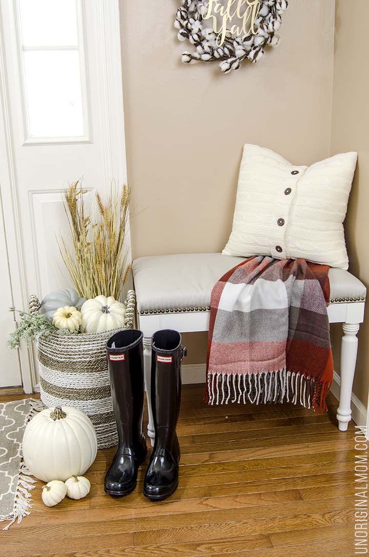 The perfect little foyer nook, decorated for fall! Love all the little touches.