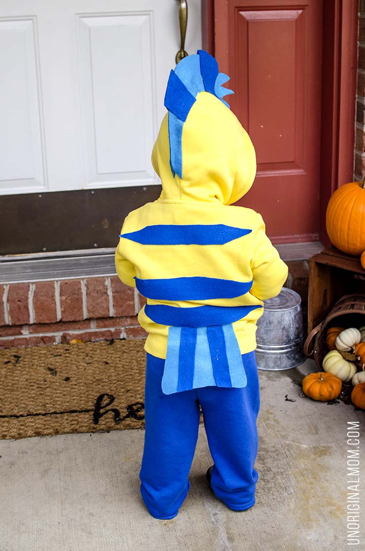 Adorable DIY Little Mermaid and Flounder costumes! The Ariel costume has a repositionable fin, and the no-sew toddler Flounder costume is super easy to make out of a yellow hoodie.