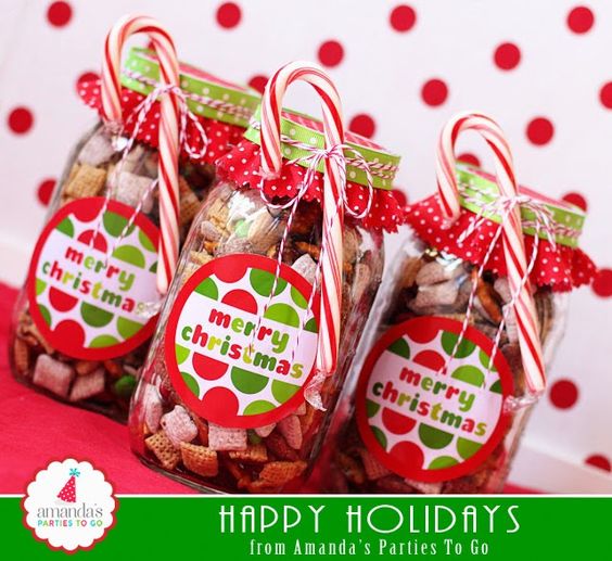 Looking for pretty, unique, and inexpensive ways to package up your homemade Christmas cookies and treats this year? Here's a great list of 15 different ways to package them!