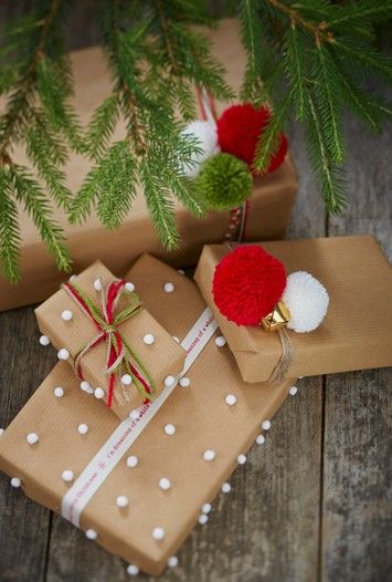 Love these ideas for dressing up brown paper packages at Christmas! Save money on wrapping paper and still have the prettiest gifts under the tree.
