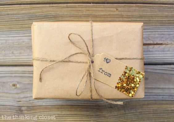 Love these ideas for dressing up brown paper packages at Christmas! Save money on wrapping paper and still have the prettiest gifts under the tree.