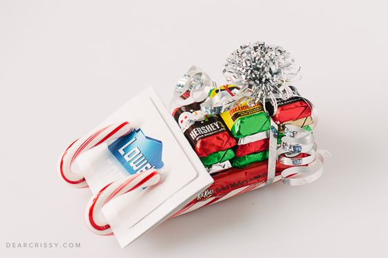 10 unique ways to wrap gift cards! Add a handmade touch with these creative gift card wrapping ideas.