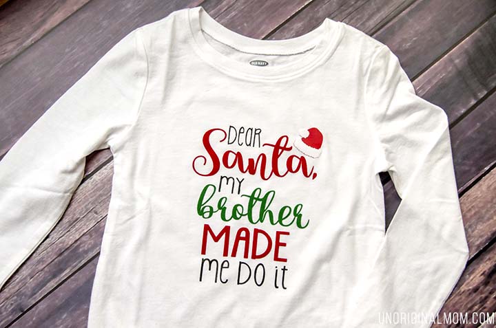 "Dear Santa" Brother-Sister shirts - such cute sibling christmas shirts! There's a free Silhouette cut file, too!