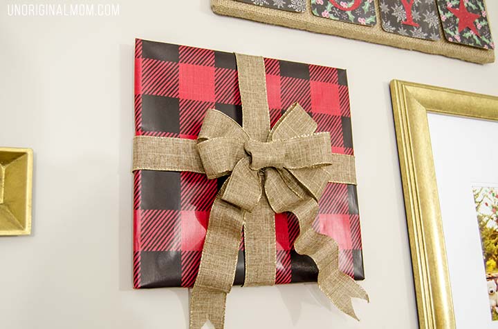 How to decorate a gallery wall for Christmas - great tips! I love the frames wrapped to look like gifts!