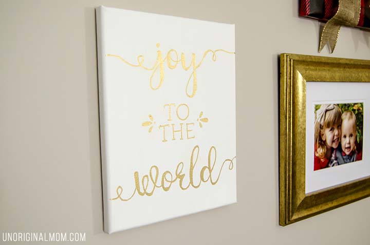 How to decorate a gallery wall for Christmas - great tips! I love the frames wrapped to look like gifts!
