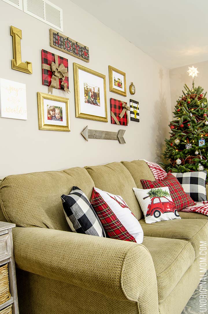 How to decorate a gallery wall for Christmas - great tips! I love the frames wrapped to look like gifts!