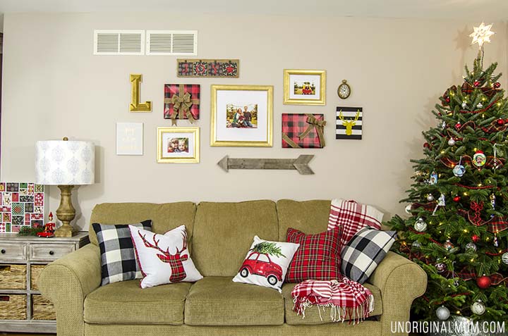 How to decorate a gallery wall for Christmas - great tips! I love the frames wrapped to look like gifts!