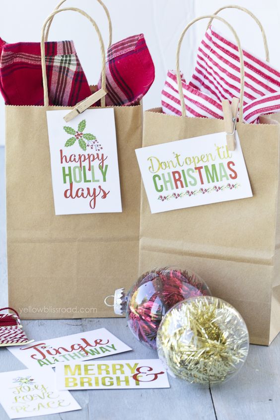 175 different FREE printable Christmas gift tags! So many beautiful tags to choose from. Dress up your Christmas gifts for free!