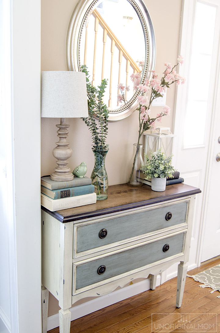 Beautiful spring home tour with lots of farmhouse style. | farmhouse spring home tour | farmhouse shelves | spring foyer | decorating for spring | spring decor