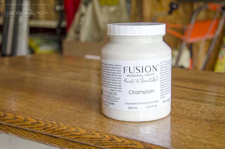 A wood cabinet gets a beautiful farmhouse style makeover with Fusion mineral paint Champlain | farmhouse furniture makeover | farmhouse office | fusion mineral paint