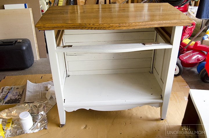 A wood cabinet gets a beautiful farmhouse style makeover with Fusion mineral paint Champlain | farmhouse furniture makeover | farmhouse office | fusion mineral paint