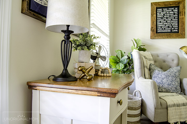 A wood cabinet gets a beautiful farmhouse style makeover with Fusion mineral paint Champlain | farmhouse furniture makeover | farmhouse office | fusion mineral paint