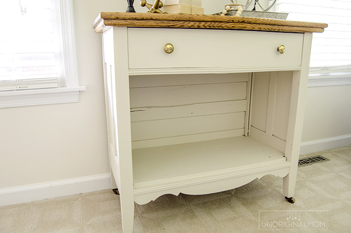 A wood cabinet gets a beautiful farmhouse style makeover with Fusion mineral paint Champlain | farmhouse furniture makeover | farmhouse office | fusion mineral paint