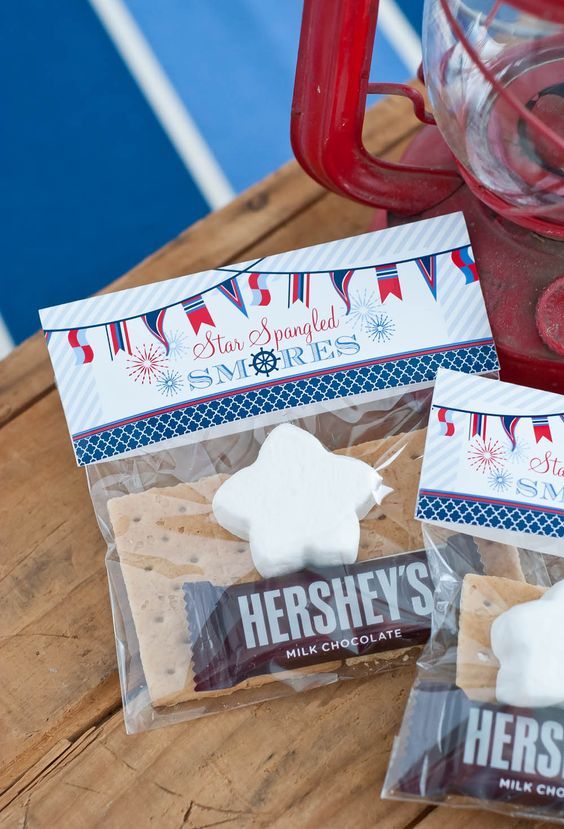 A bunch of great FREE printables for your 4th of July Party! | patriotic printables | patriotic party decor | red white and blue printables | free printables | memorial day party printables | 4th of july | independence day