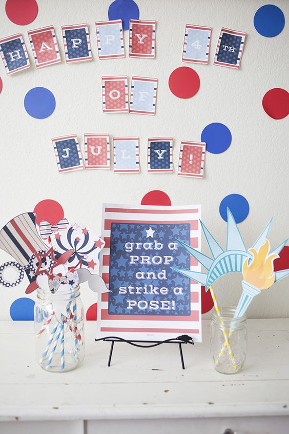 A bunch of great FREE printables for your 4th of July Party! | patriotic printables | patriotic party decor | red white and blue printables | free printables | memorial day party printables | 4th of july | independence day