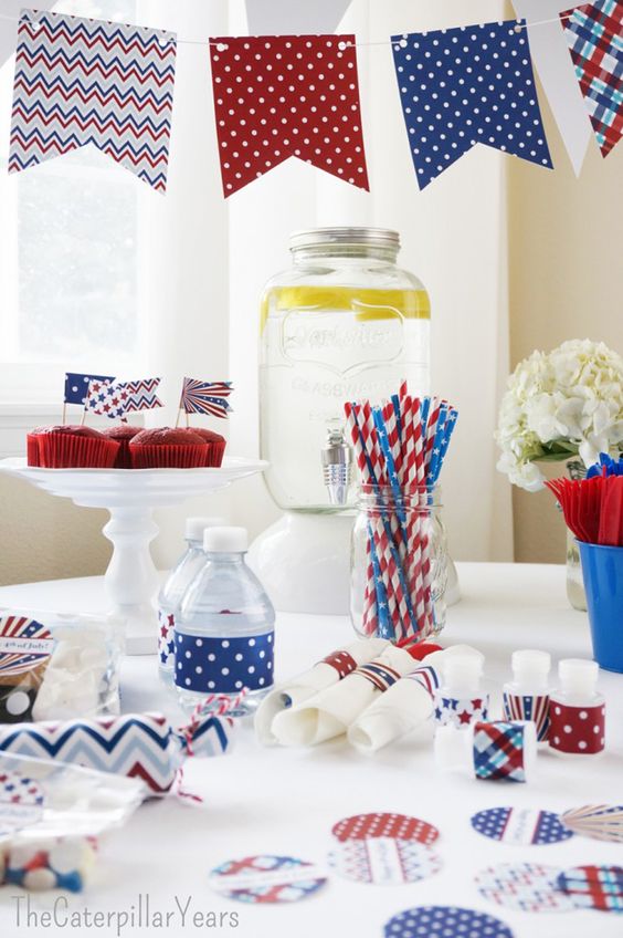 A bunch of great FREE printables for your 4th of July Party! | patriotic printables | patriotic party decor | red white and blue printables | free printables | memorial day party printables | 4th of july | independence day