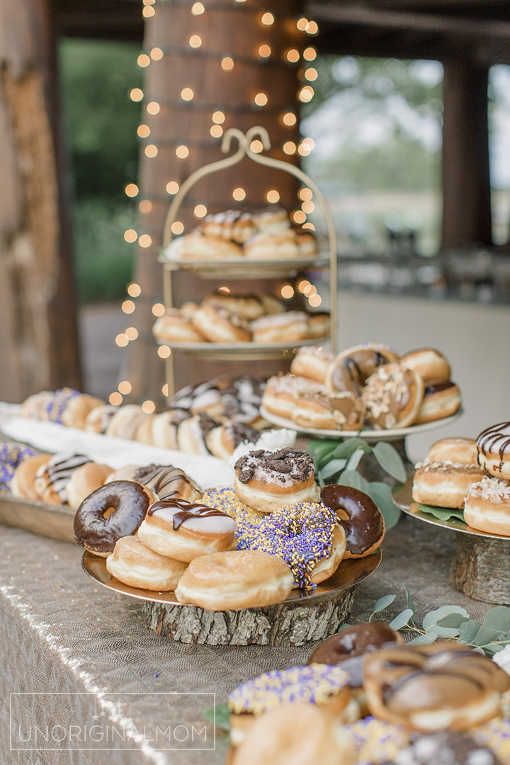 Don't want cake at your wedding? Everybody loves donuts! #donutbar #weddingcakealternatives
