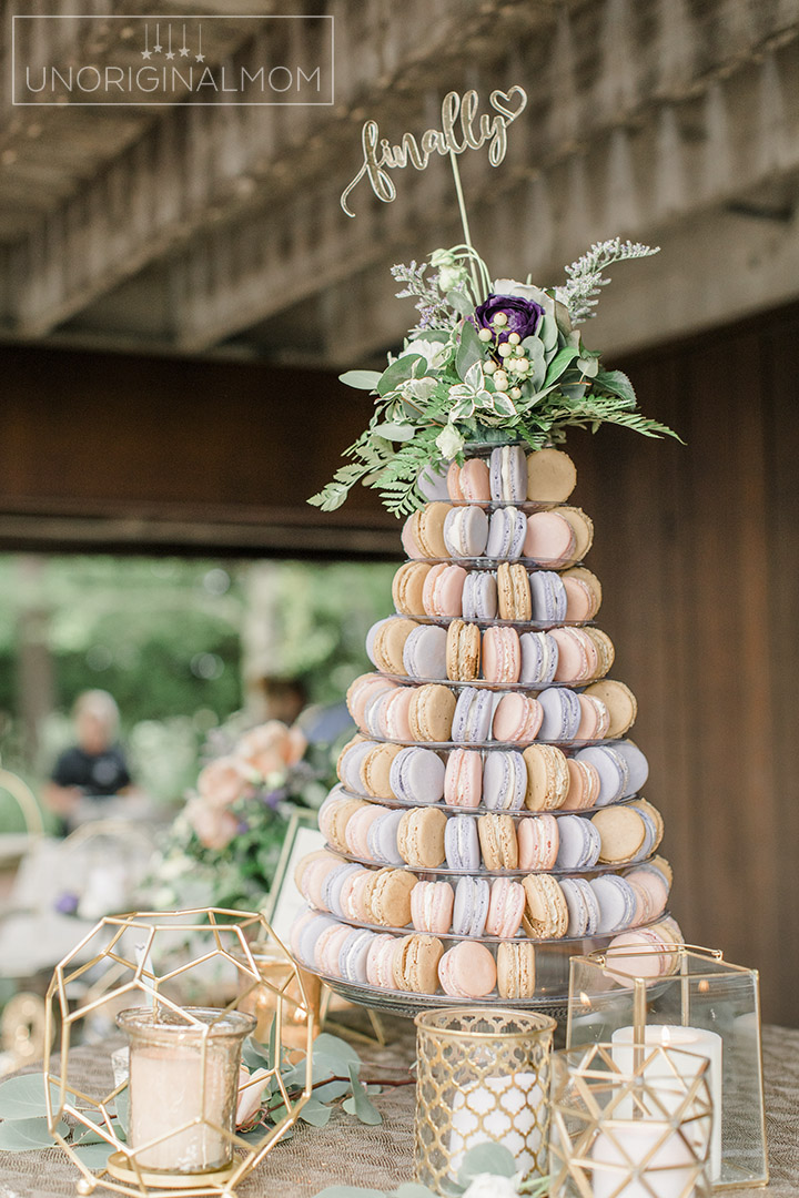 Macaron tower for a wedding - what a beautiful idea to replace a wedding cake! Stunning! #macarons #macarontower #weddingmacarons