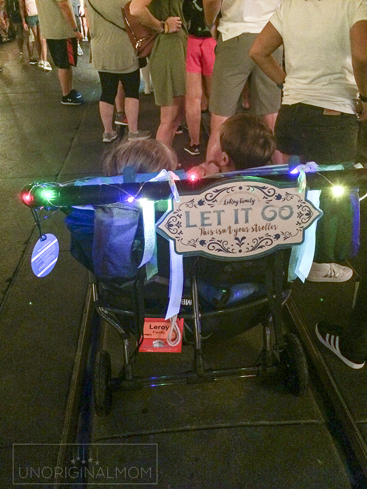 Free printable Frozen stroller sign to use at Disney, plus a review of Kingdom strollers. Great Disney stroller tips, too! #strollersign #disneystroller #freeprintable #disneystrollertips #disneywithtoddlers #kingdomstrollers