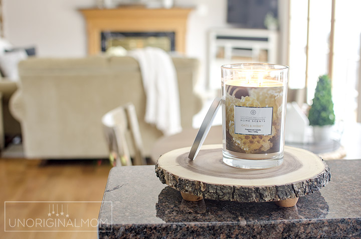 3 tips on how to decorate with candles this winter. I love how warm and cozy a candle can make a room feel! #chesapeakebay #decor #candles #winterdecor