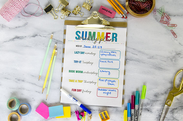 Free printable weekly summer schedule - add some structure and routine to your summer days! #summer #summerplanning #freeprintable