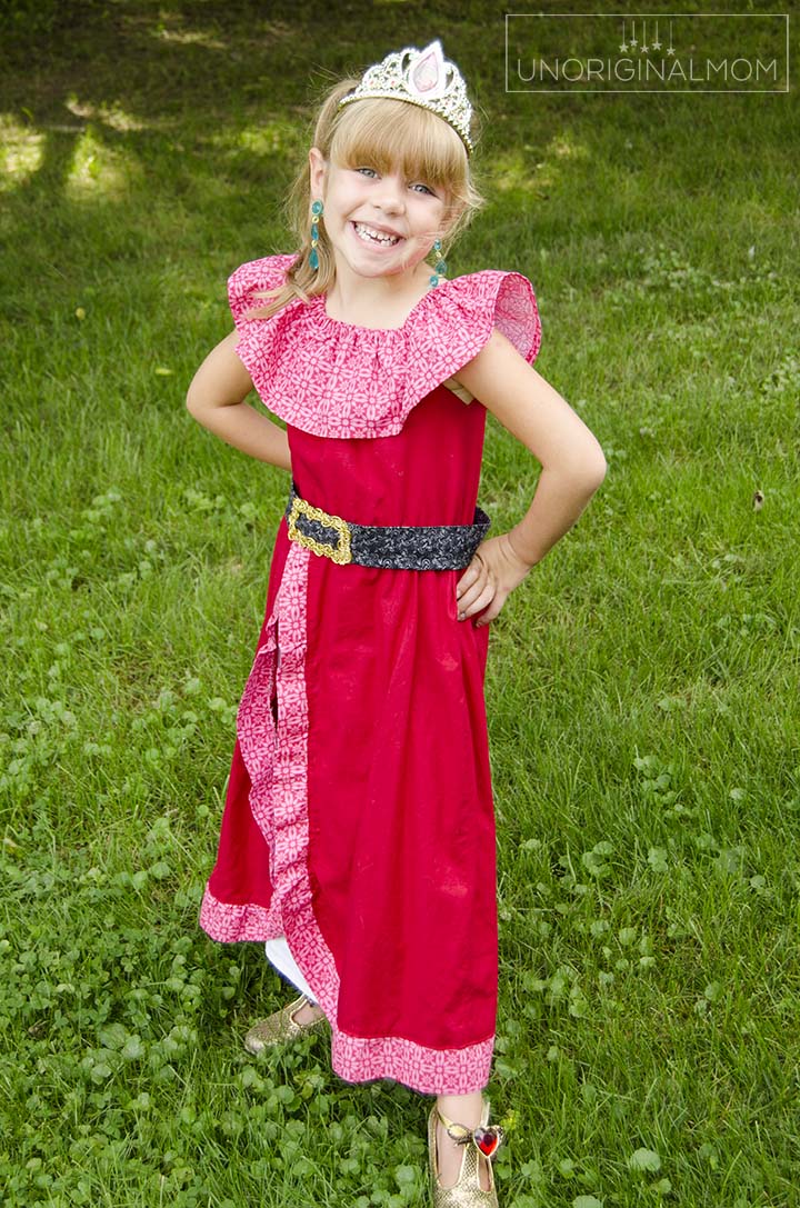 DIY Elena of Avalor costume for Halloween or a trip to Disney. Easy enough for beginning sewers!