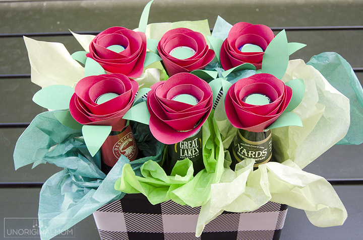 DIY Beer Bouquet as an anniversary gift or Valentine's gift for your man! #giftsformen #anniversarygift #valentinesgift #beer