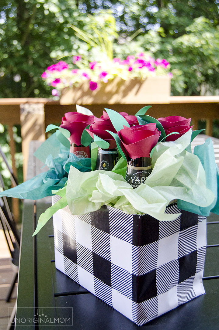 DIY Beer Bouquet as an anniversary gift or Valentine's gift for your man! #giftsformen #anniversarygift #valentinesgift #beer