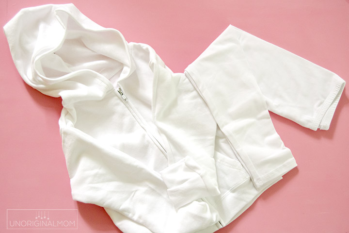 White hoodie and white leggings to make a DIY Unicorn costume!