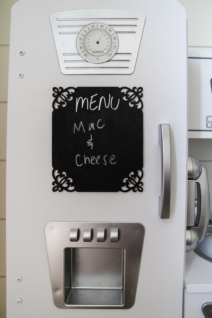 Make this easy chalkboard menu board for your kiddo's play kitchen - it's a great encouragement for imaginative play, and it looks adorable in the kitchen too!