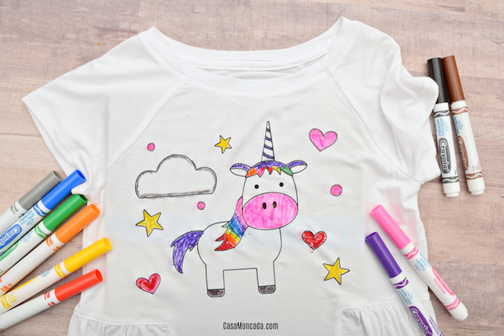 Make your own unicorn coloring shirt for kids with heat transfer vinyl and your Silhouette or Cricut! Super fun for party favors, or just because!